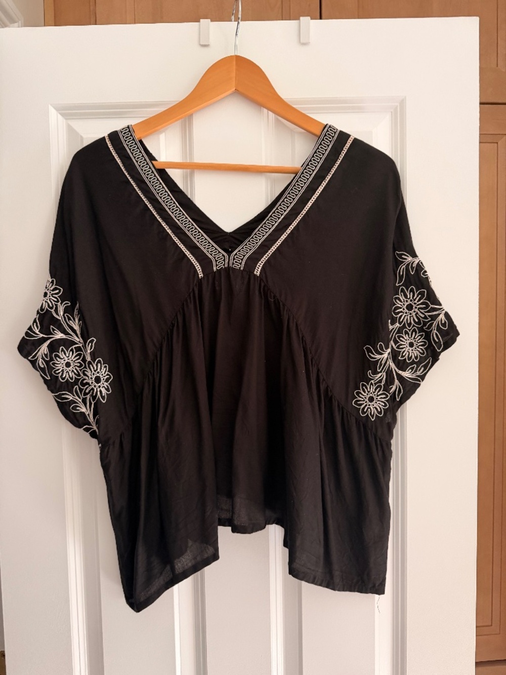 Cost Plus World Market Women's Black & White Blouse Size S/M